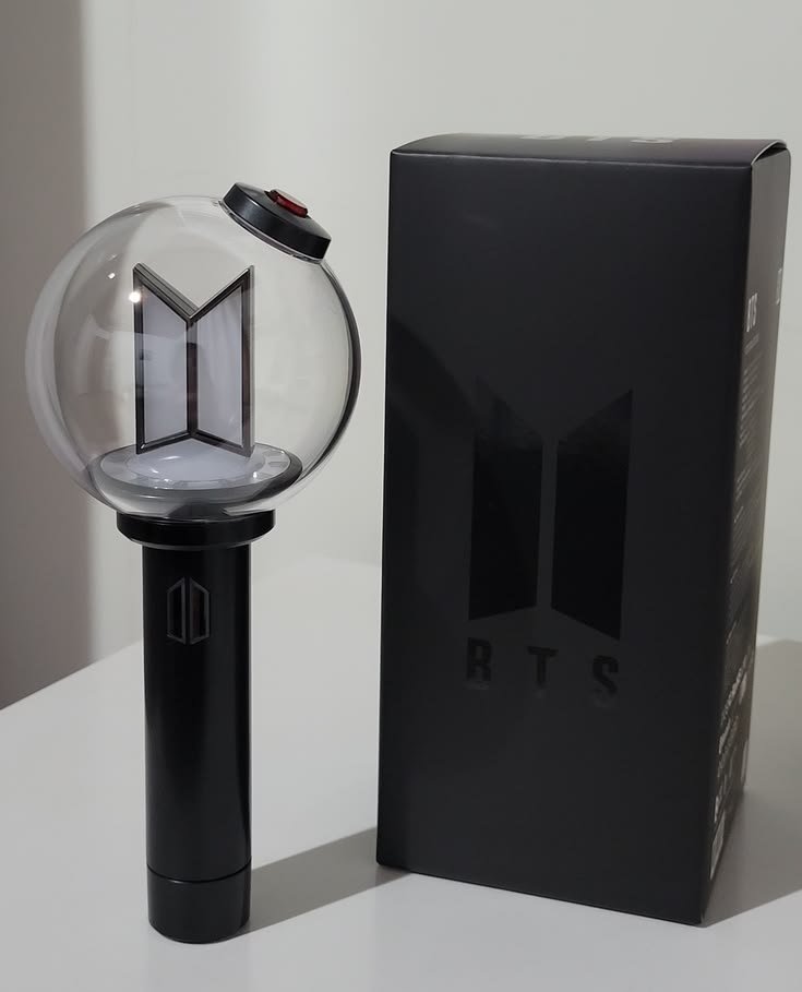 equalitysev7n's tweet photo. ‼️LIGHTSTICK ARMYBOMB VER.4 AGOTADA/SIN STOCK D-4 POP UP EN LIMA ‼️

• Trajeron un total de 50k y todo sold out.

#BTS_WORLDTOUR_ARİRANG https://t.co/VBQS1GyKAH