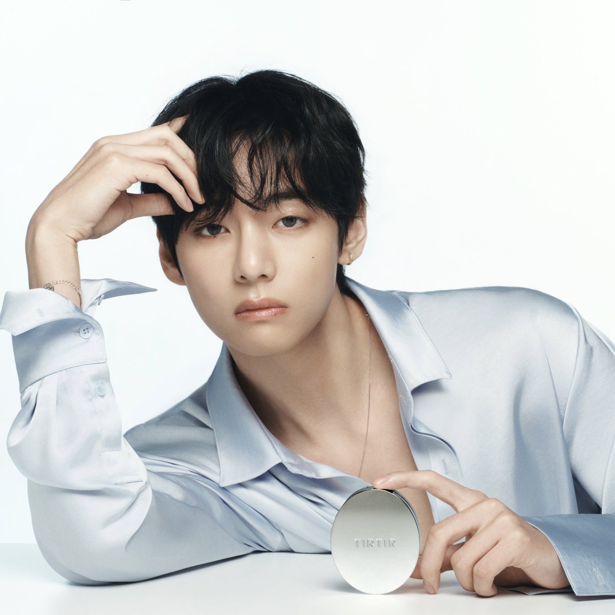 vjungist's tweet photo. that one friend who is always employed https://t.co/mNJUstuSvI