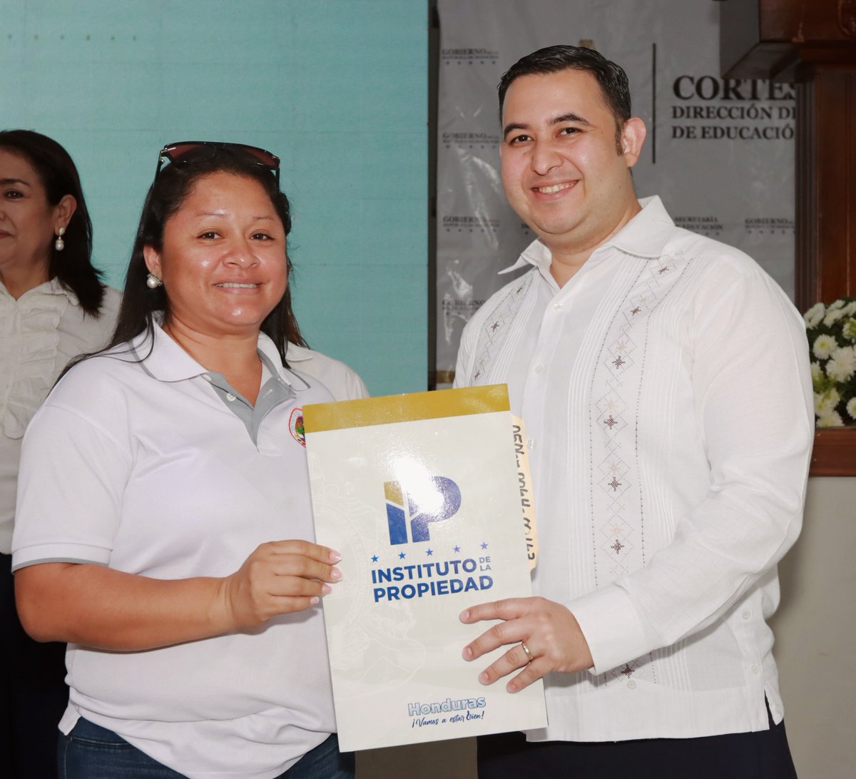 LuisTorresIP's tweet photo. En nombre del Gob. del Pte. Nasry Asfura, junto a la Secretaría de Educación, entregamos títulos de propiedad en dominio pleno a 182 centros educativos de 7 departamentos.

Con esta acción fortalecemos la seguridad jurídica de sus instalaciones y beneficiamos a muchos estudiantes https://t.co/CKIQCH3435