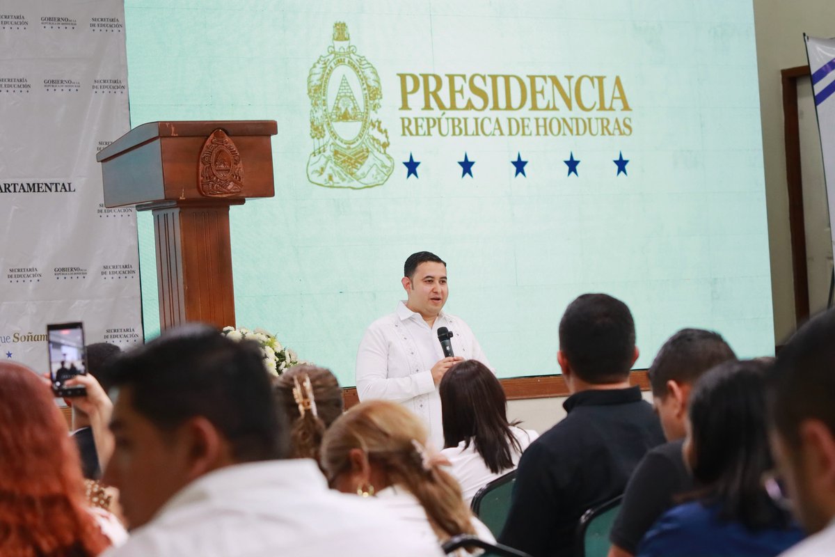 LuisTorresIP's tweet photo. En nombre del Gob. del Pte. Nasry Asfura, junto a la Secretaría de Educación, entregamos títulos de propiedad en dominio pleno a 182 centros educativos de 7 departamentos.

Con esta acción fortalecemos la seguridad jurídica de sus instalaciones y beneficiamos a muchos estudiantes https://t.co/CKIQCH3435