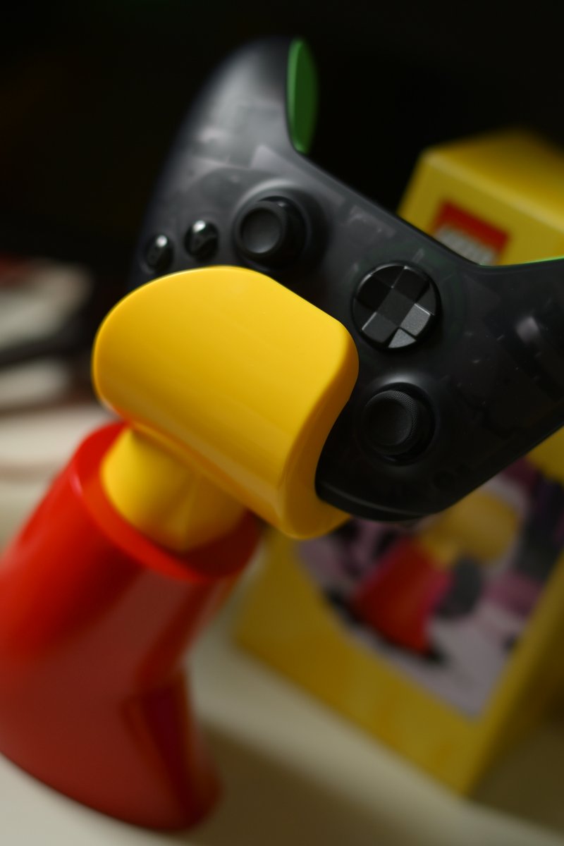 dpyukiqb's tweet photo. レゴ コントローラスタンド🙂
コントローラ置きがちょうど欲しかったので助かります。
#legogamecontrollerstand #legostand https://t.co/taz9EL6P8d