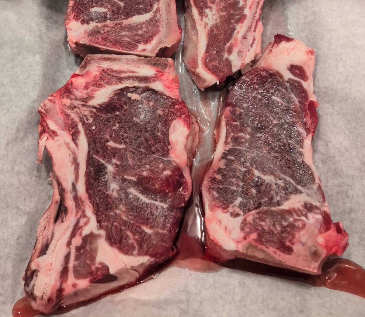 TimVieth's tweet photo. Been at a conference all day, training home, reverse sear on tap for a very special bday in the house. One day aged 😂 https://t.co/x6cxawPP72