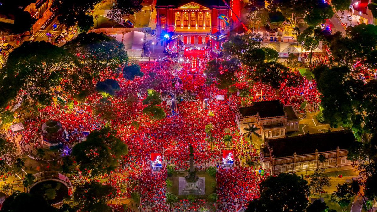 ptbrasil's tweet photo. HISTÓRICO! Mais de 80 mil pessoas no ato de Lula agora em Belém (PA). O povo está com Lula e a verdade vai vencer! Todo o mal será derrotado! 🇧🇷🤍

📷 @ricardostuckert https://t.co/W33WEK2OOh