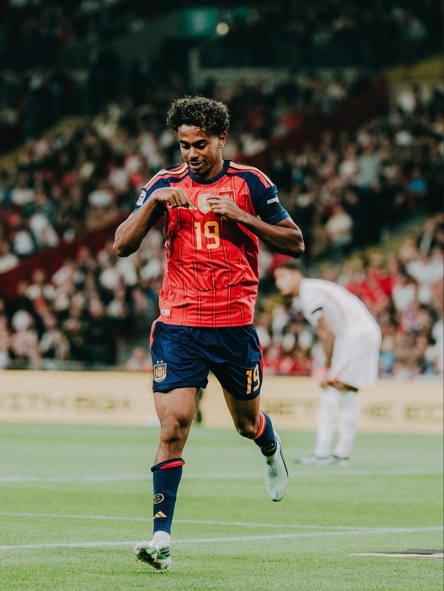 appiecule's tweet photo. Lamine Yamal over the last 5 months…

- Beat Ronaldo’s Portugal
- Beat Kane and Bellingham’s England
- Beat Mbappé, Dembélé and Olise’s France
- Beat De Bruyne’s Belgium
- Beat Messi’s Argentina (still the goat) 🐐

Lamine is in a league of his own, on a completely different level from the rest of the world’s players.