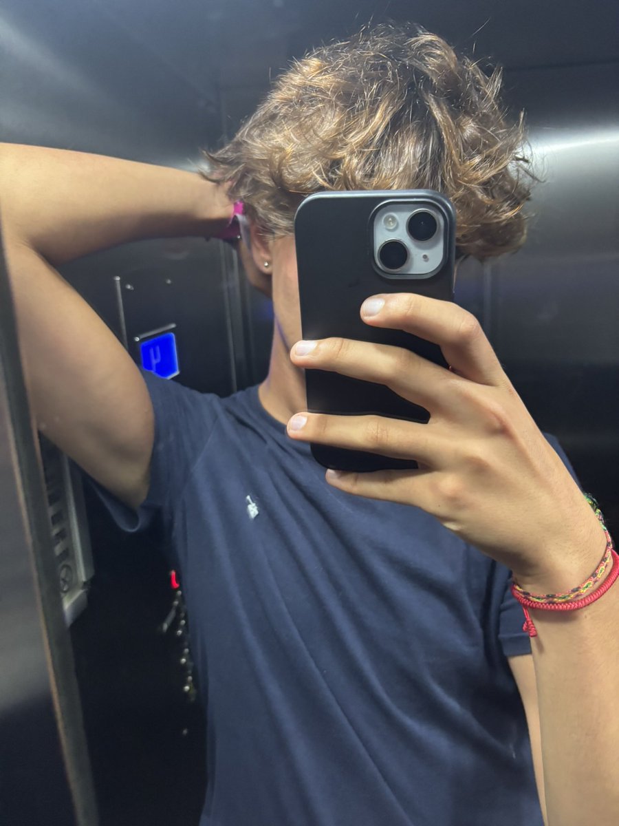 dariusbras's tweet photo. Single from France 🇫🇷 
Insta darius.bram https://t.co/xREACQFG29