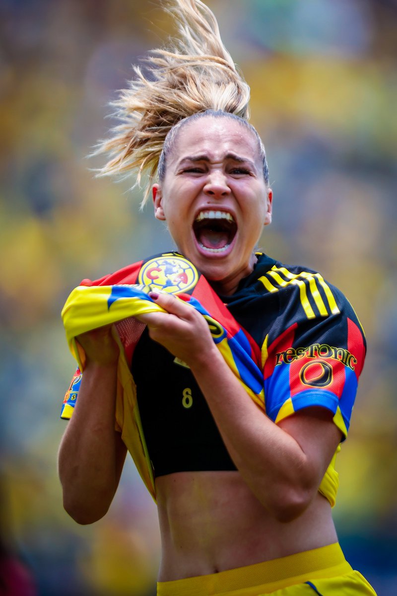 MontseL8's tweet photo. @AmericaFemenil IRENE, SANTA PATRONA DE LAS ÁGUILAS.
BENDITO EL DIA QUE LLEGÓ. https://t.co/yAoeNePpaQ