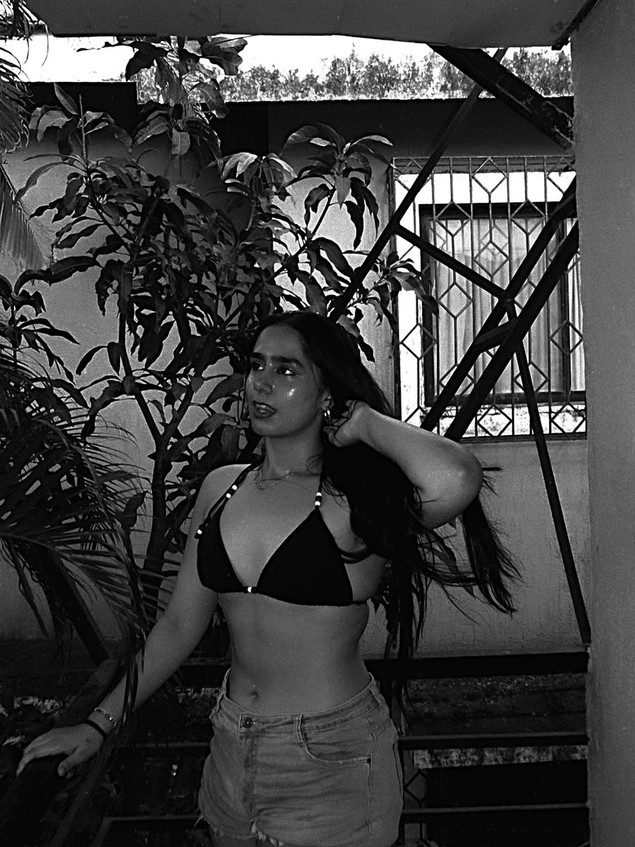baddiesforshow's tweet photo. NAME- YASHIKA SHARMA 
UNIVERSITY- FLAME UNIVERSITY ,PUNE    
AGE -20    
HOMETOWN -  DELHI  
 FEATURES-  TIGHT MUSCULAR MOMMY FIGURE    #COLLEGESLUT #SEXY #MUSCULAR #MUSCLEBABE #INDIANCOLLEGESLUT https://t.co/E4yNqg5agz