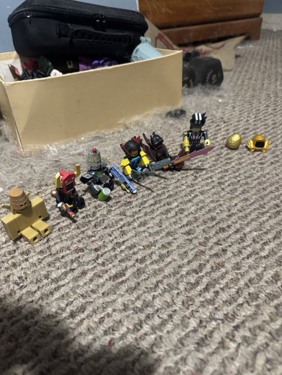 AdamCobbgu's tweet photo. @Outcomemories Toys https://t.co/LHyU3eJGXM