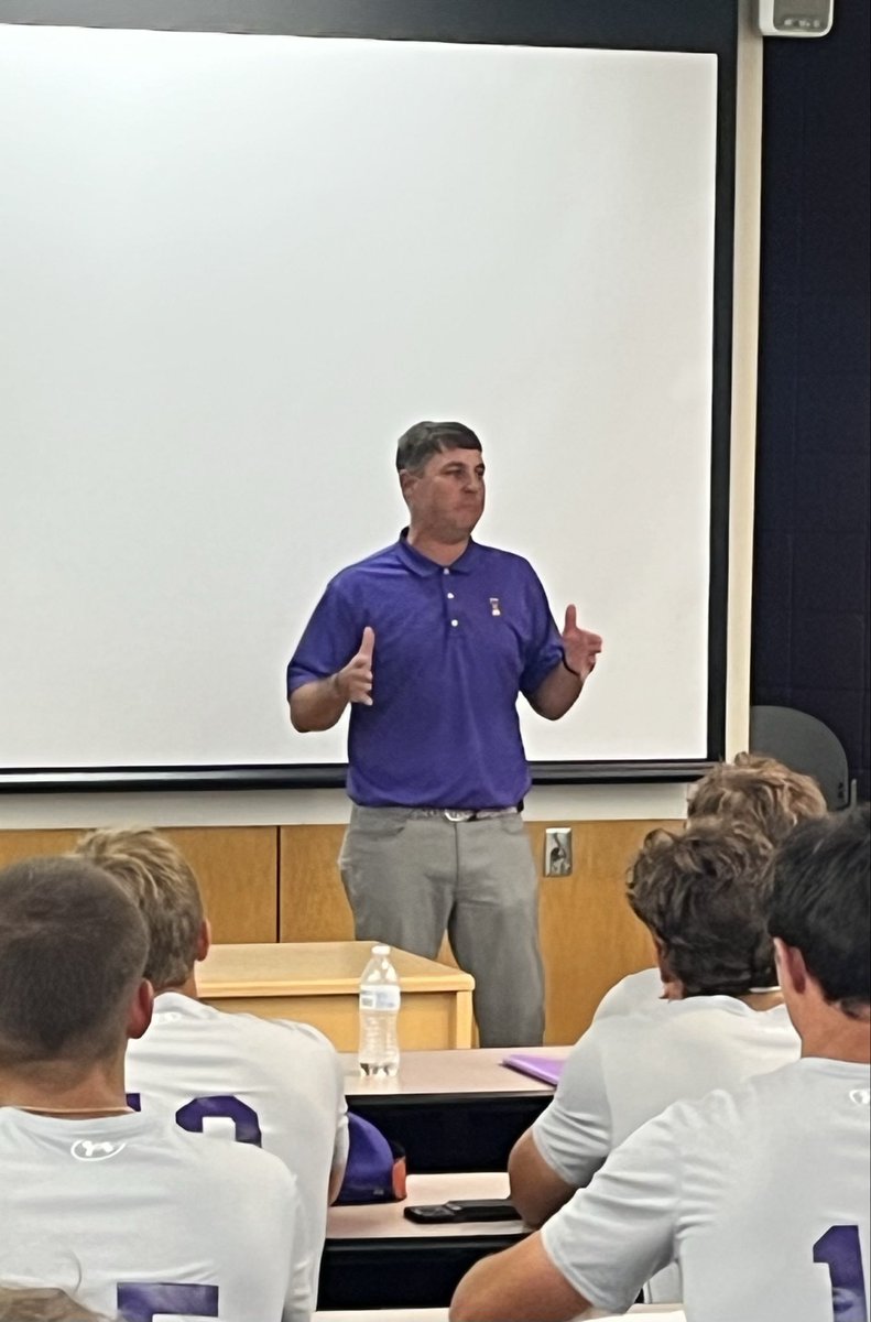 CoachJeffWillis's tweet photo. Thank you to Bengal Alum Brad Smith who was a Team Captain on my 1st Team here at LSUE in 2003 for coming for Motivational Monday. The culture all started with his team! #DDCS https://t.co/Lo7hBdKxdQ