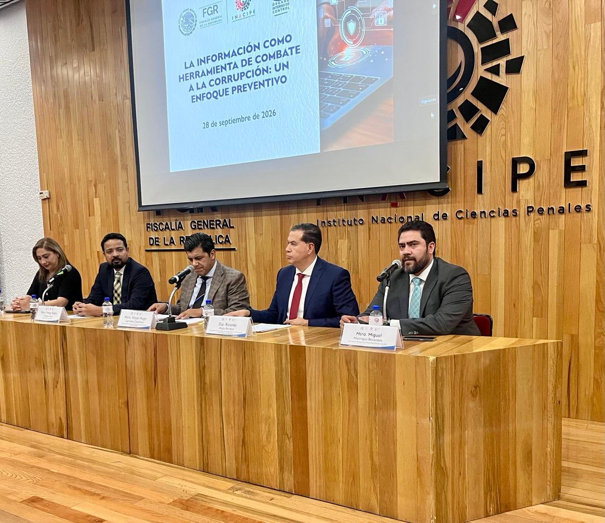 AG_INEoficial's tweet photo. #AGComparte |📍 Así se está viviendo la conferencia “La información como herramienta de combate a la corrupción: un enfoque preventivo”, en el @INACIPE.
Un espacio para compartir ideas, experiencias y reflexiones sobre cómo el acceso a la información puede fortalecer la prevención y el combate a la corrupción. 🔎✨
#AccesoALaInformación #CombateALaCorrupción