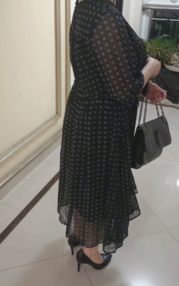 Mother197609's tweet photo. 和儿子发生关系是在五年前。
那时我45岁，儿子22岁，还在大学四年级。
当妈妈的就是会操心儿子的事情，他一直谈不到女朋友，我真的很替他担心。
有一个晚上他在洗澡，我进去和他一起洗，终于让他明白了和女人做爱是怎么回事。
到后来他谈女朋友结婚生孩子，我们只要有机会，还是会偷偷的做爱。 https://t.co/OWn7alaxXU