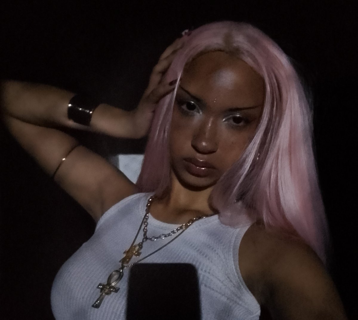 meanwhilevic's tweet photo. Angels have pink hair https://t.co/tnsCUtCzKH