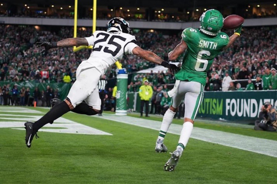 Ryhamvnkx's tweet photo. LADDER BET DAY 1️⃣🪜:

Eagles moneyline
Colston Loveland 2+ Receptions
Devonta Smith 40+ rec yards 

$100 —> $210.07 (+110) 

LIKE/RT/REPLY ASAP! 🔥👀 https://t.co/pv1E9qLlCT

@Playbook https://t.co/HYu5jsXdfn