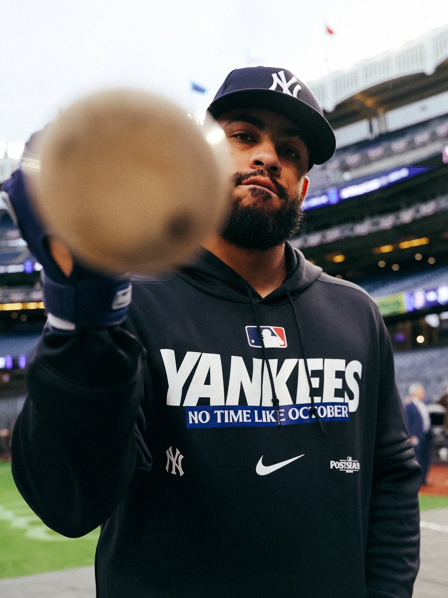 Yankees's tweet photo. Our favorite season is upon us 🍂

#RepBX | #Postseason https://t.co/gTLPUGpF7E