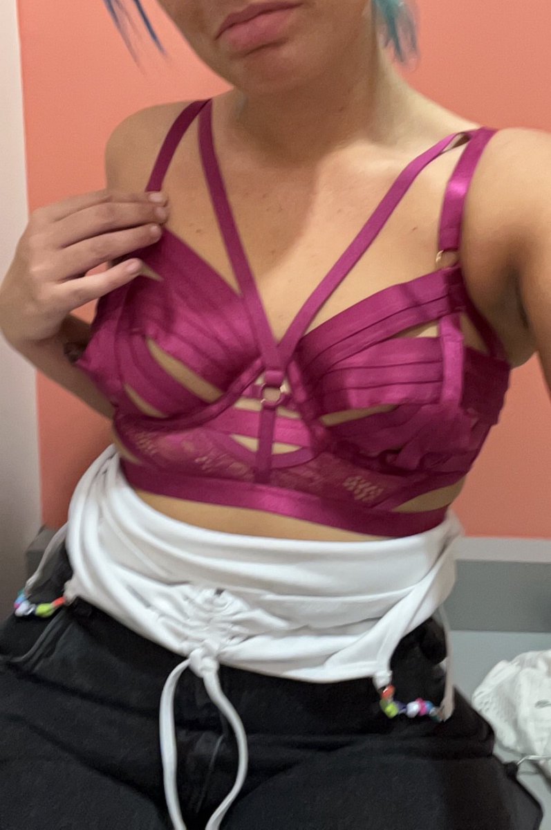 bbydani04's tweet photo. Someone needs to send me money to tan again 🤑
#sellingcontent 
#onlydaddys 
#onlyfans https://t.co/ayeEYrdvKF