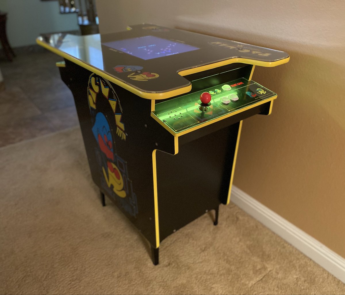 davidlandress's tweet photo. @OldSchool80s And I have my very own in a cocktail table. Just walking by it makes me smile. https://t.co/MfkJqJ7HDJ