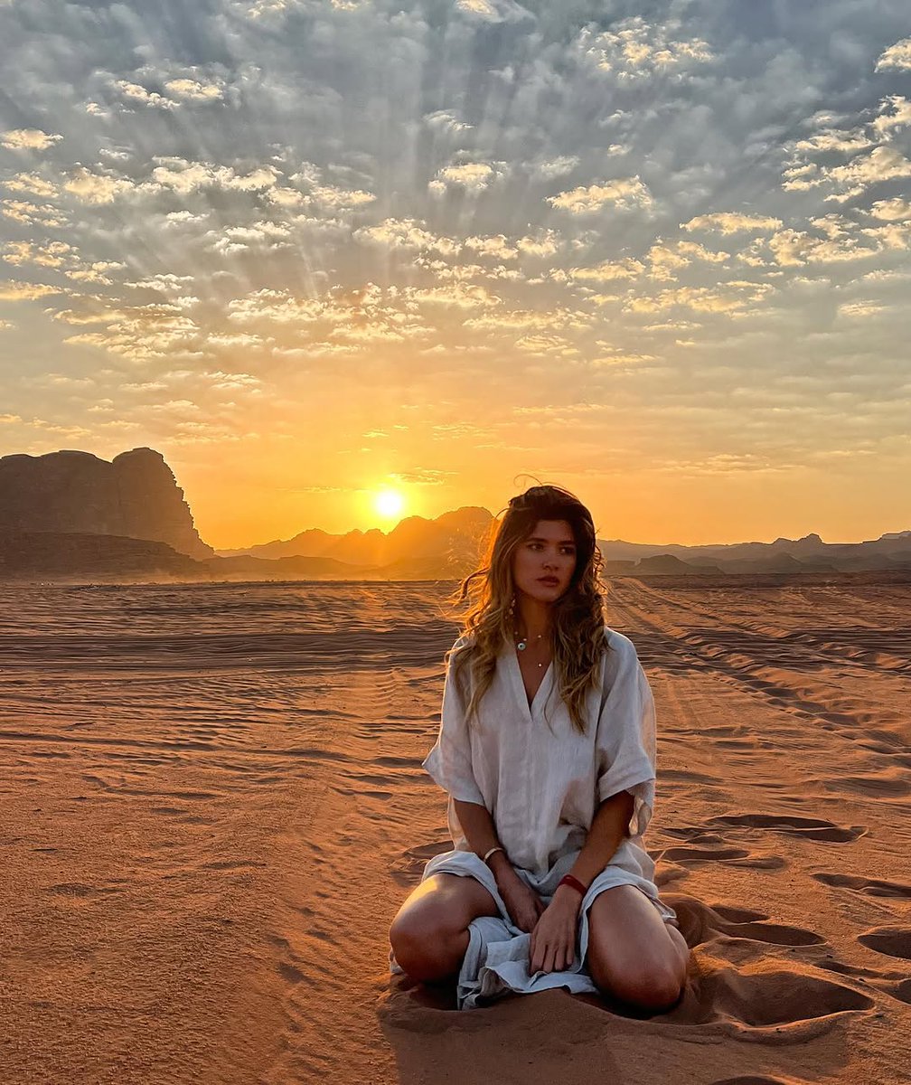 danielatapi2bbz's tweet photo. Ustedes creen que hay 'otras vidas'? Que traemos cierta información de lo que fuimos en una 'vida pasada'? Lo pongo entre comillas porque a veces lo creo firmemente y otras no tanto. Es un tema que no he aclarado en mi vida... ¿qué opinan? https://t.co/OFMQyKc20o