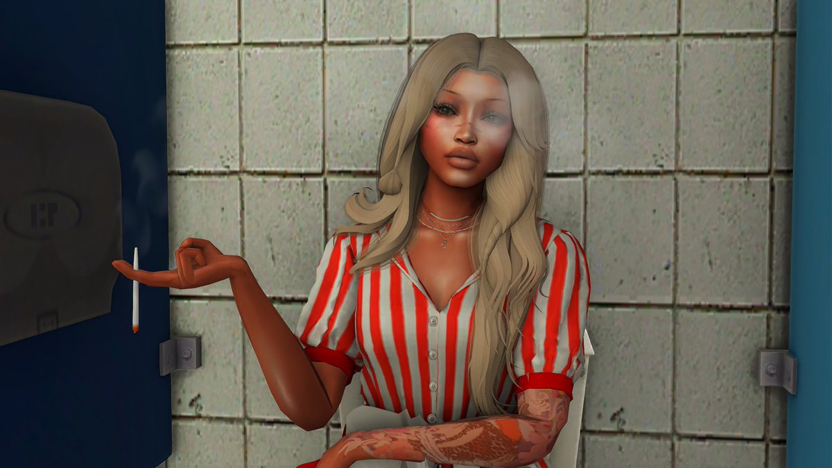 Kiasimsx's tweet photo. started playing with this diva last night on stream 🚬 https://t.co/aPBbAPO2oi