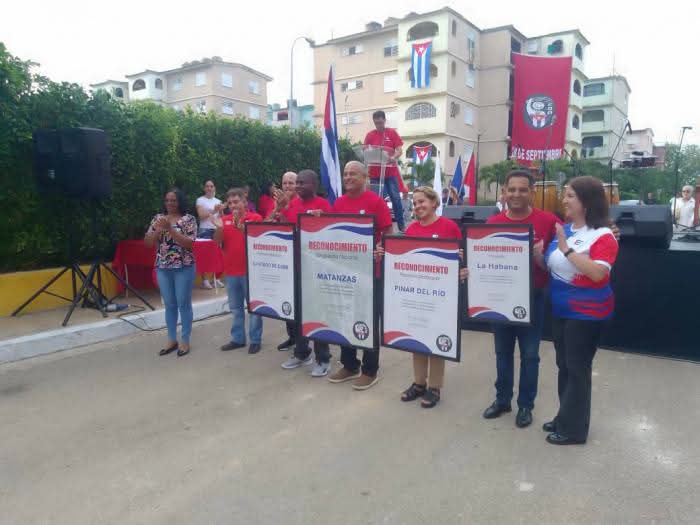 RachelAlva2330's tweet photo. Celebran en Matanzas acto central nacional por Aniversario 66 de los CDR. En el acto le fue entregada la condición de Vanguardia Nacional a la provincia de Matanzas y a los territorios de Santiago de Cuba y Pinar del Río de Destacados y reconocimiento a La Habana. 
#PinardelRio https://t.co/pvZDfg8v32