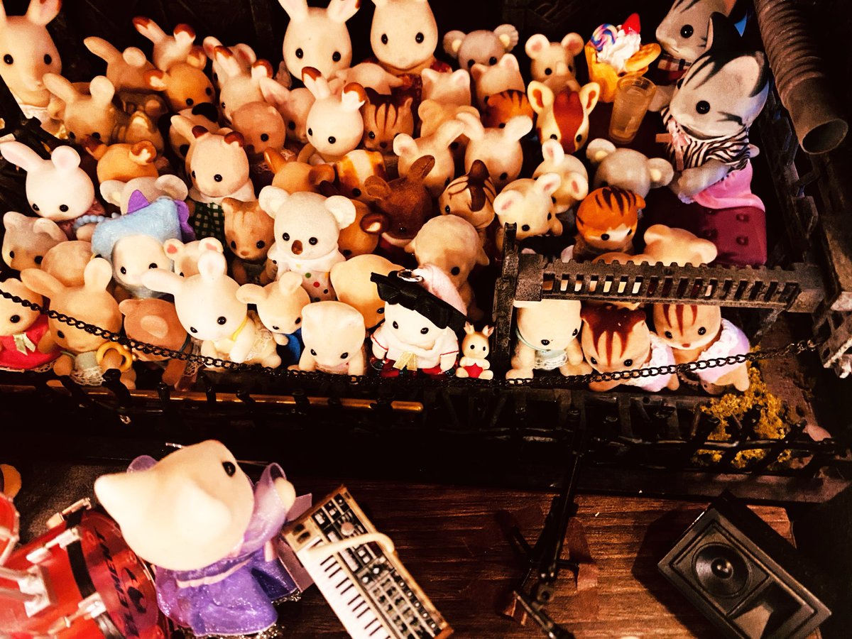 ForgottenBook's tweet photo. シルバニアのライブハウス作りました。

𝚃𝚑𝚊𝚗𝚔 𝚢𝚘𝚞, 𝚜𝚘𝚕𝚍 𝚘𝚞𝚝! https://t.co/FVoG9QnMx9