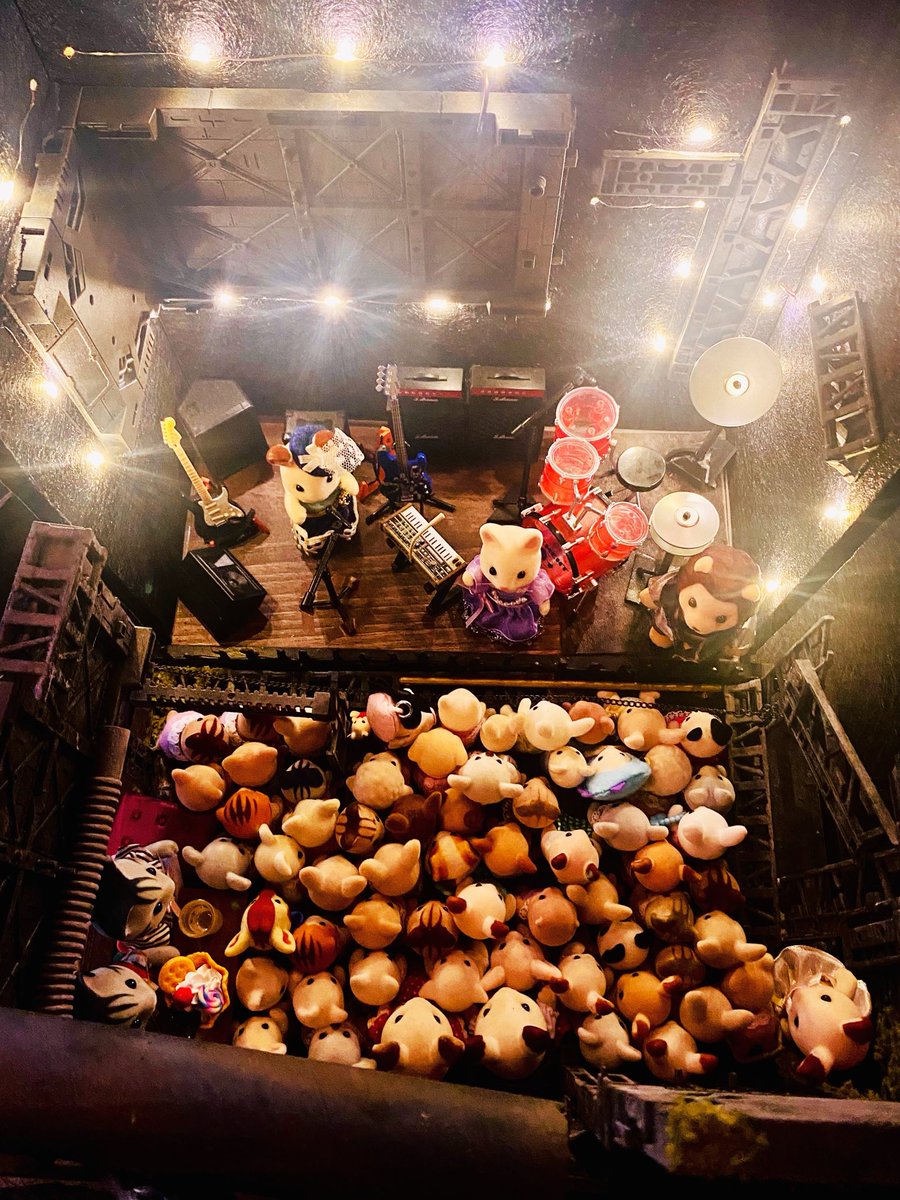 ForgottenBook's tweet photo. シルバニアのライブハウス作りました。

𝚃𝚑𝚊𝚗𝚔 𝚢𝚘𝚞, 𝚜𝚘𝚕𝚍 𝚘𝚞𝚝! https://t.co/FVoG9QnMx9