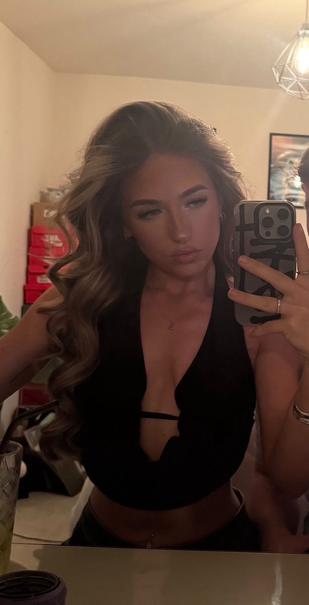Leaking4Lana's tweet photo. Can anyone tribute my irl? https://t.co/FiKTNwSmmg