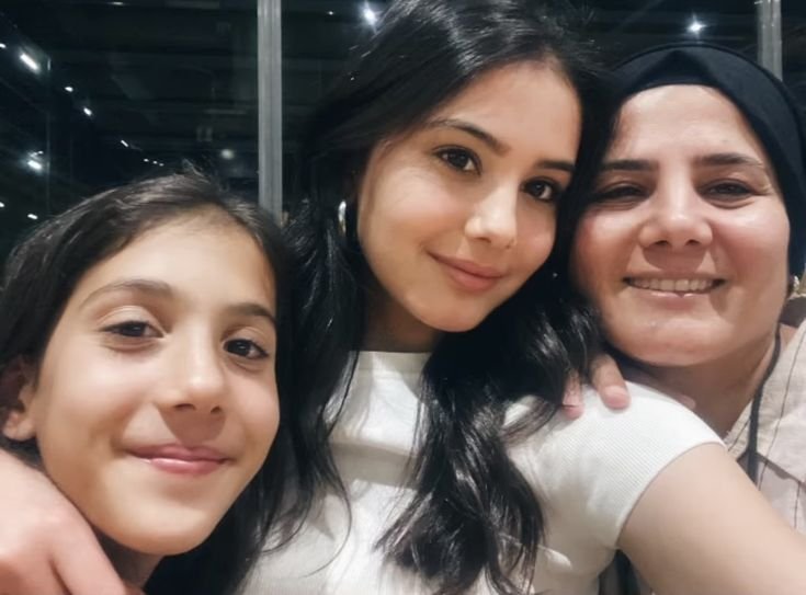 gizem36f's tweet photo. 🤗😊😘🎙🎧

Zeynep (helin sister)
#helinkandemir https://t.co/4ECbVEamsu