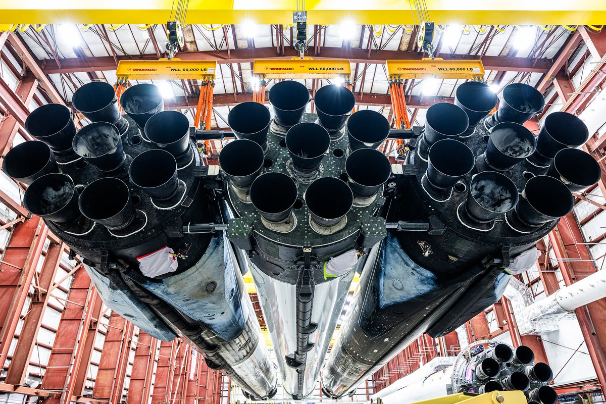 SpaceX's tweet photo. Falcon Heavy and its 27 Merlin engines in the hangar at Launch Complex 39A in Florida https://t.co/ETejT6zPD2