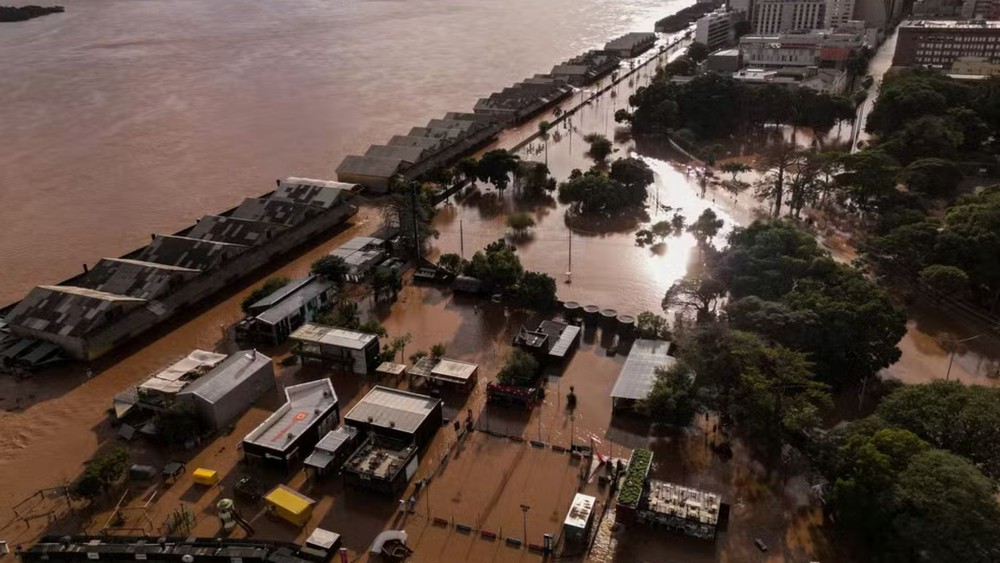 g1rs's tweet photo. Justiça condena prefeitura de Porto Alegre em R$ 50 milhões por omissão na enchente de 2024 #g1RS https://t.co/049jUlt5ih https://t.co/jksNcQ5bFy