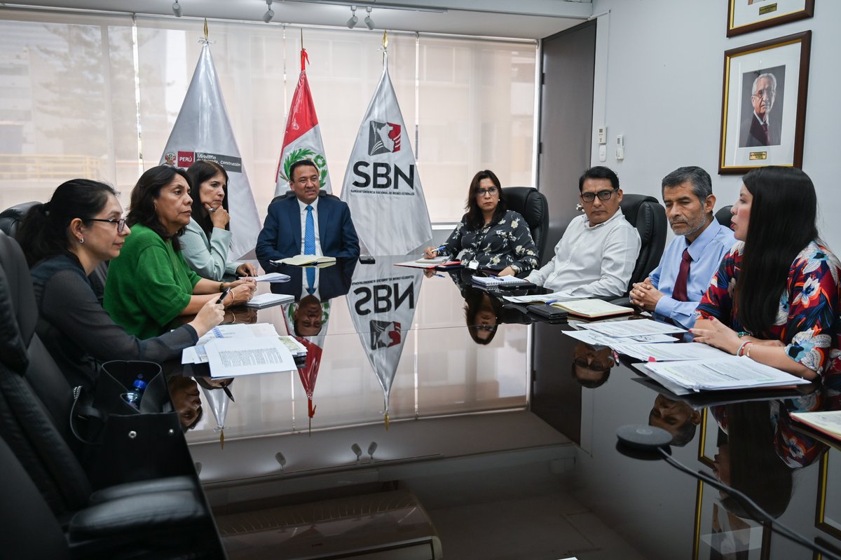 sbn_peru's tweet photo. ✅ #SBNInforma
🙌 Esta tarde el superintendente de la SBN, Angel Manero Campos, y la vicepresidenta de Asuntos Corporativos de la Sociedad Minera Cerro Verde, Julia Torreblanca Marmanillo, sostuvieron una reunión de trabajo en la sede central de la SBN. https://t.co/XWDvkhQzjO