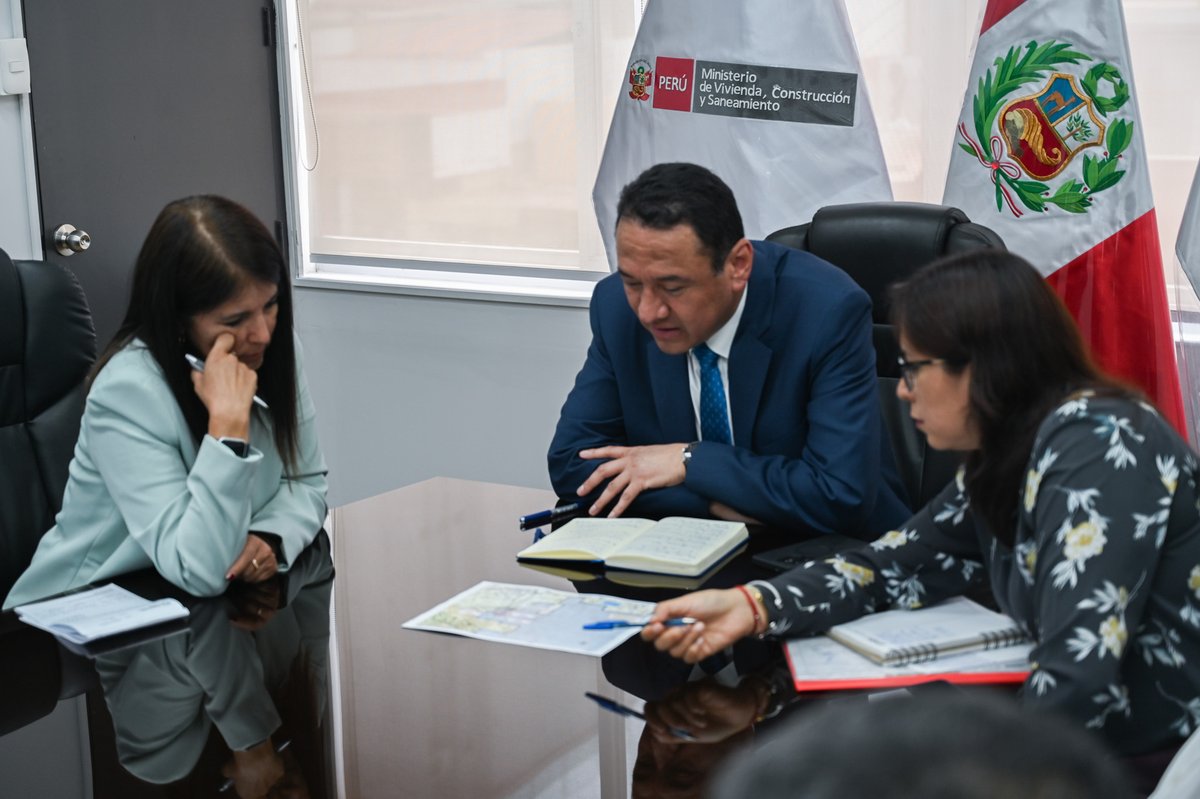 sbn_peru's tweet photo. ✅ #SBNInforma
🙌 Esta tarde el superintendente de la SBN, Angel Manero Campos, y la vicepresidenta de Asuntos Corporativos de la Sociedad Minera Cerro Verde, Julia Torreblanca Marmanillo, sostuvieron una reunión de trabajo en la sede central de la SBN. https://t.co/XWDvkhQzjO
