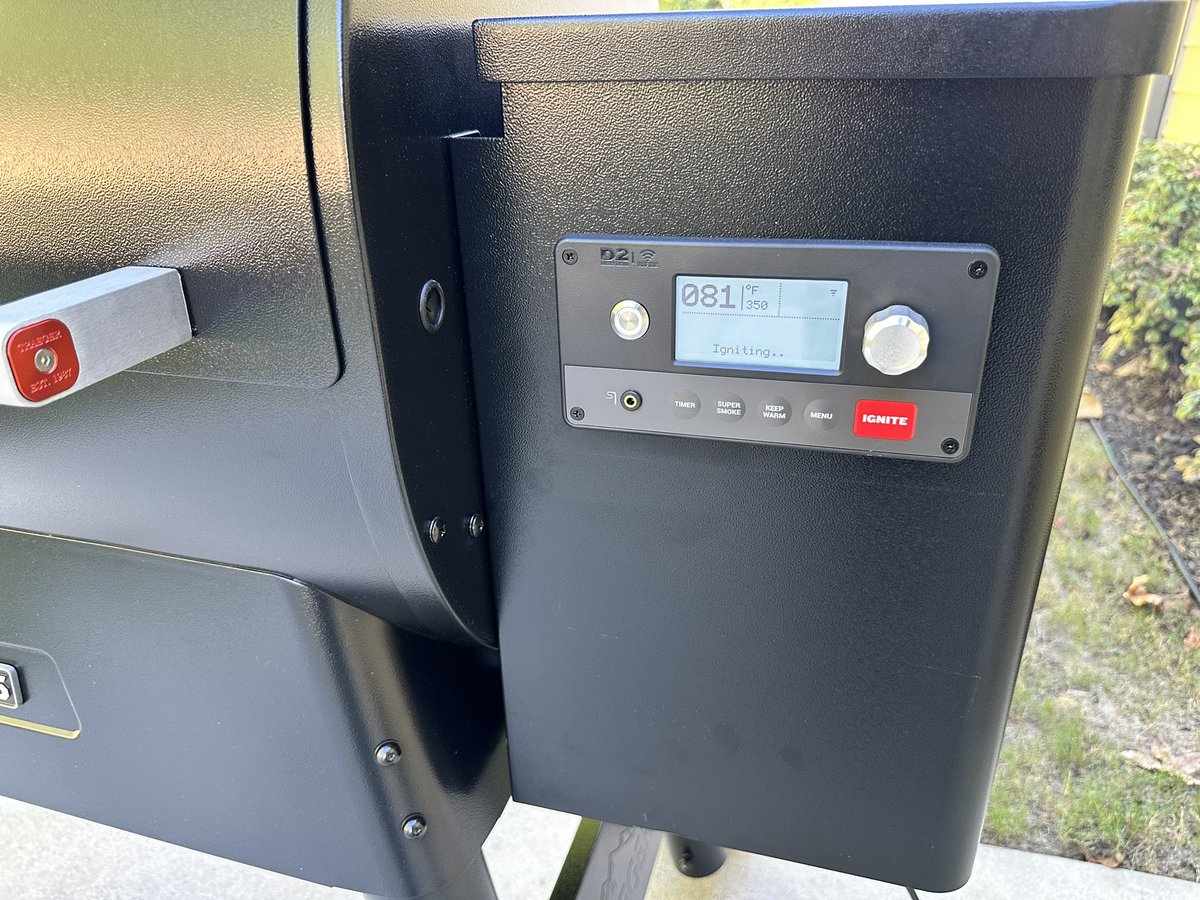 Ruin3r1's tweet photo. First startup on the new smoker. Can’t wait to get delayed on a Thanksgiving cook due to an update. 👀 https://t.co/dMNJKjFCeX