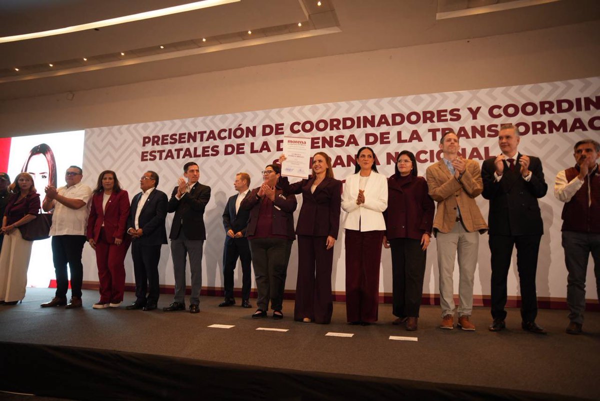 claraluzflores's tweet photo. Hoy recibo con mucha emoción y gratitud la responsabilidad de ser Coordinadora de la Defensa de la Transformación en Nuevo León.

Gracias a todas y todos los que caminaron conmigo, a quienes abrieron las puertas de sus casas, compartieron sus historias y me permitieron reafirmar lo que vive nuestra gente.

Realizamos la Gira de la Verdad con el corazón abierto y con una convicción muy clara: las y los nuevoleoneses merecemos vivir mejor y tener las mismas oportunidades para salir adelante.

Este resultado no es un punto de llegada. Es el comienzo de una nueva responsabilidad.

A quienes participaron en este proceso, gracias por hacerlo con respeto y compromiso. Hoy tenemos algo más importante que cualquier diferencia: un mismo propósito y un mismo amor por Nuevo León.

Me pongo al servicio de la Transformación. Al servicio de Nuevo León y al servicio de México.