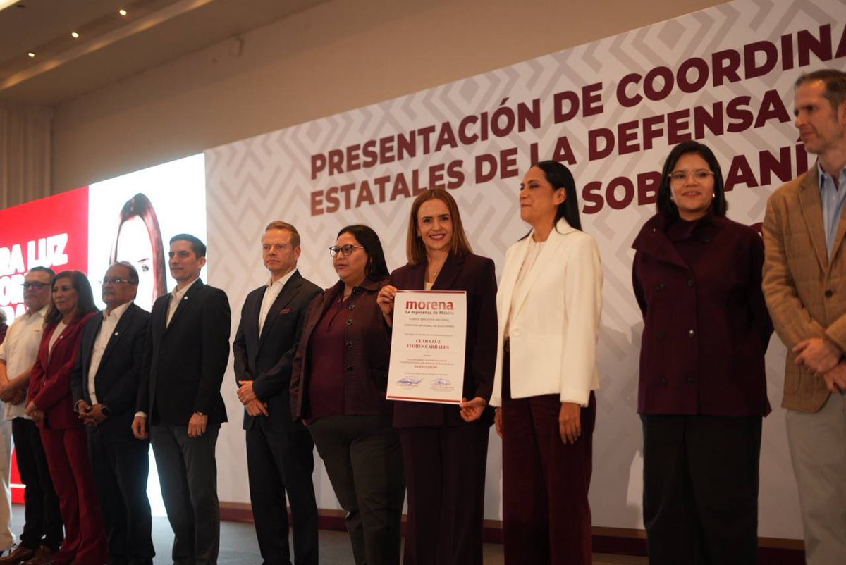 claraluzflores's tweet photo. Hoy recibo con mucha emoción y gratitud la responsabilidad de ser Coordinadora de la Defensa de la Transformación en Nuevo León.

Gracias a todas y todos los que caminaron conmigo, a quienes abrieron las puertas de sus casas, compartieron sus historias y me permitieron reafirmar lo que vive nuestra gente.

Realizamos la Gira de la Verdad con el corazón abierto y con una convicción muy clara: las y los nuevoleoneses merecemos vivir mejor y tener las mismas oportunidades para salir adelante.

Este resultado no es un punto de llegada. Es el comienzo de una nueva responsabilidad.

A quienes participaron en este proceso, gracias por hacerlo con respeto y compromiso. Hoy tenemos algo más importante que cualquier diferencia: un mismo propósito y un mismo amor por Nuevo León.

Me pongo al servicio de la Transformación. Al servicio de Nuevo León y al servicio de México.