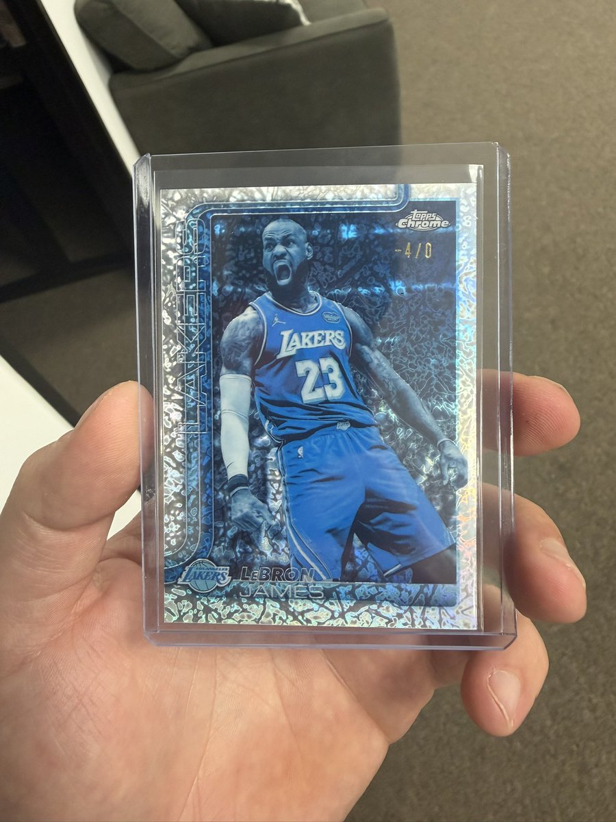 BookitWithTrent's tweet photo. Just pulled the biggest card of my life https://t.co/Daht6ojn54