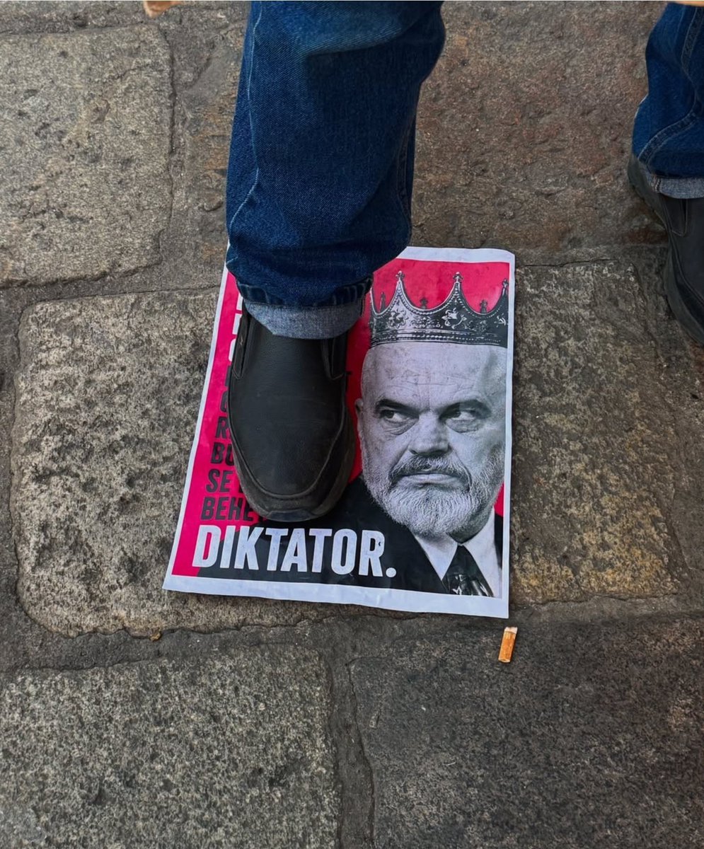 Tirana_Report's tweet photo. #Day121 Albanians remain in the streets. The demands haven't changed: repeal anti-national laws, scrap the Kushner project, and oust the corrupt establishment led by PM Rama and opposition leader Sali Berisha. #FlamingoRevolution 🇦🇱🦩 https://t.co/v17ELwptMN