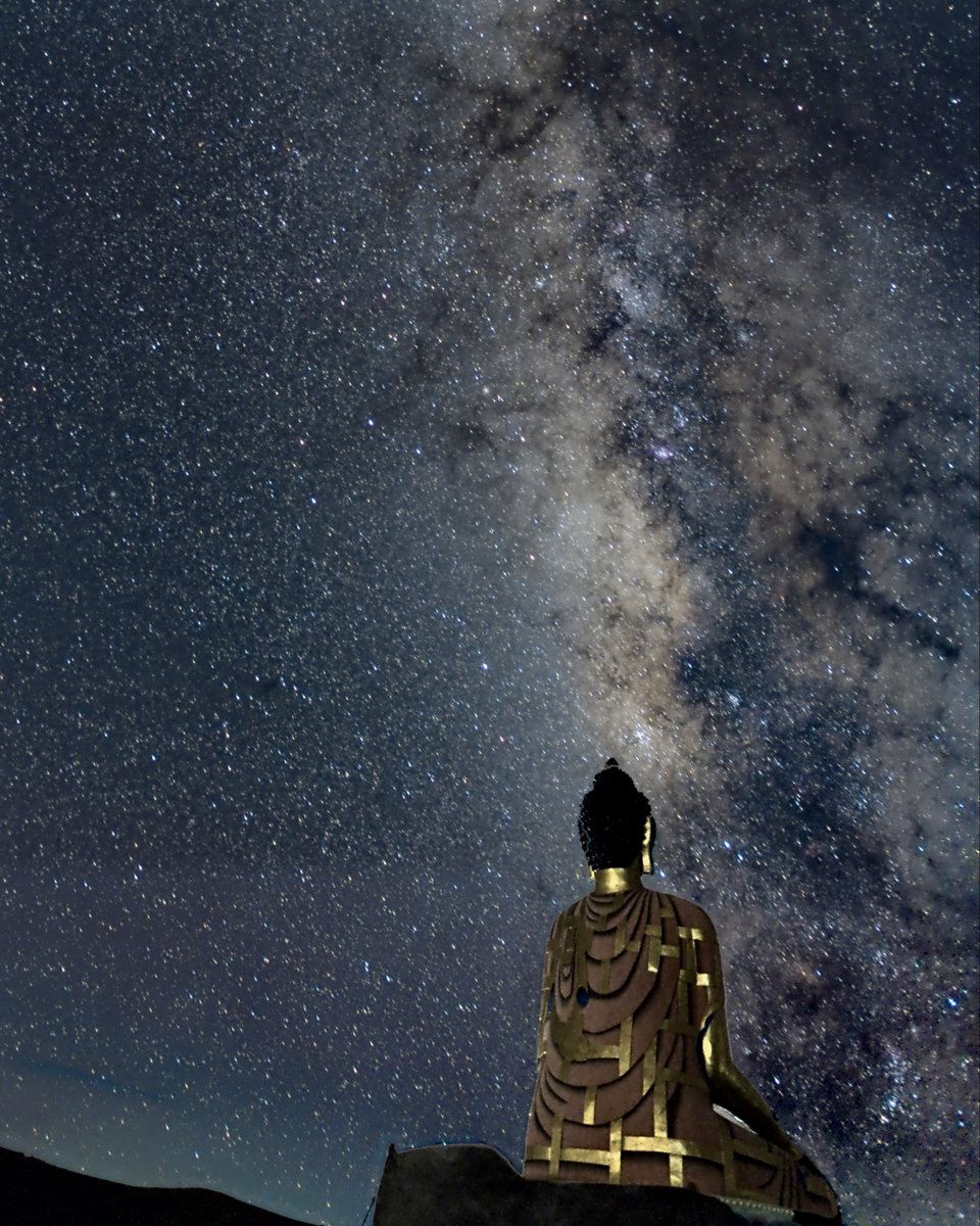 meetnamit's tweet photo. Langza. 12 Sep, 20:11
The Buddha facing the galactic core. Sky stacked from 9 frames shot between 19:55 and 20:11. 15s, f/2, ISO 1600 #langza https://t.co/oCRkYk8FuK