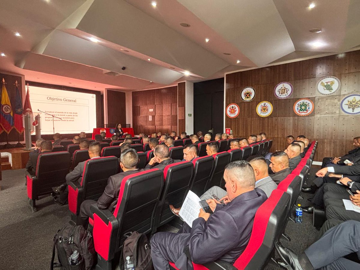 Ejercito_DANTE's tweet photo. #YoSoyDante | adelantó capacitación al personal de CAPALID II sobre prevención, sensibilización y canales de denuncia, fortaleciendo la ética y la construcción de integridad, en el marco del Plan de Campaña Institucional Luz y Honor, Transparencia en Acción https://t.co/2KHr914U2G