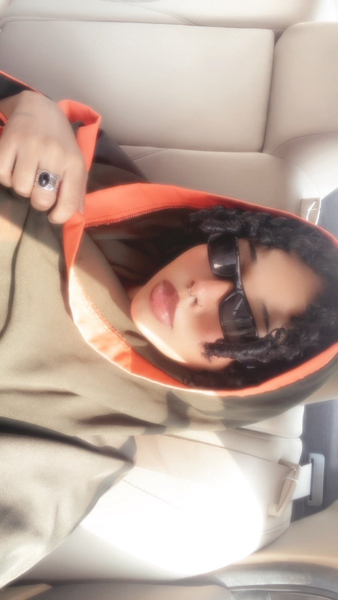 eM_3366's tweet photo. I shine in orange https://t.co/1A4kLWIByI