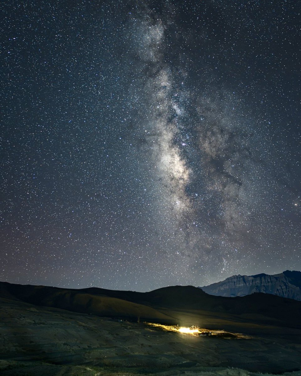 meetnamit's tweet photo. Langza. 12 Sep, 20:29
Nineteen minues after the Buddha. One lamp in the whole valley. 15s, f/2, ISO 1600 #langza https://t.co/oFTeCrjB3V