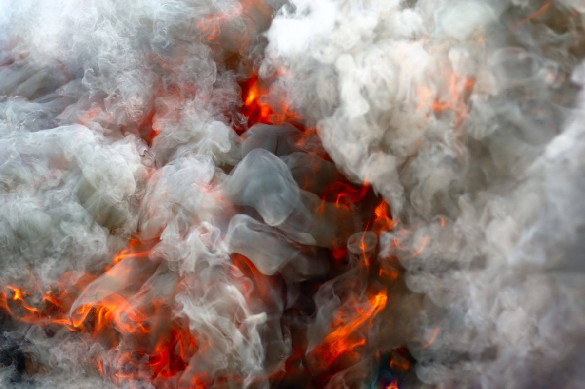 9x8ujRJERmG16py's tweet photo. Dust bursts and the stinging smell really burns my nose.， https://t.co/uhJrFp1z0L