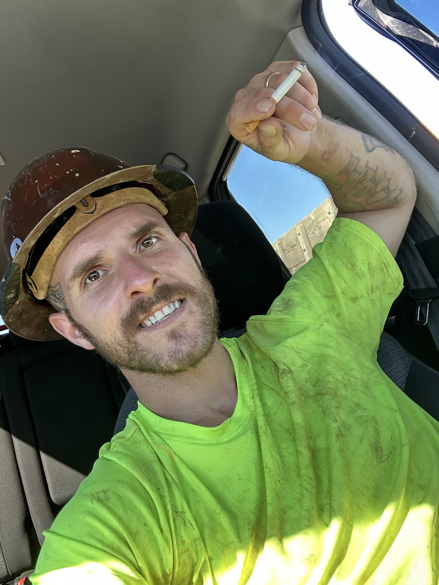 Jakeysins193251's tweet photo. Am I ugly ? https://t.co/gE0fejcV4s