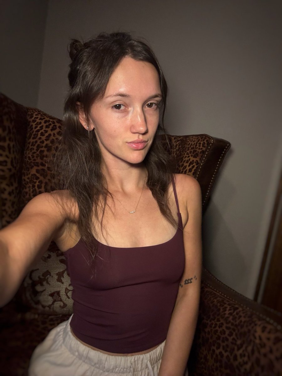 addicted2harper's tweet photo. young brats own you🧸💗 https://t.co/mlswyxZThF