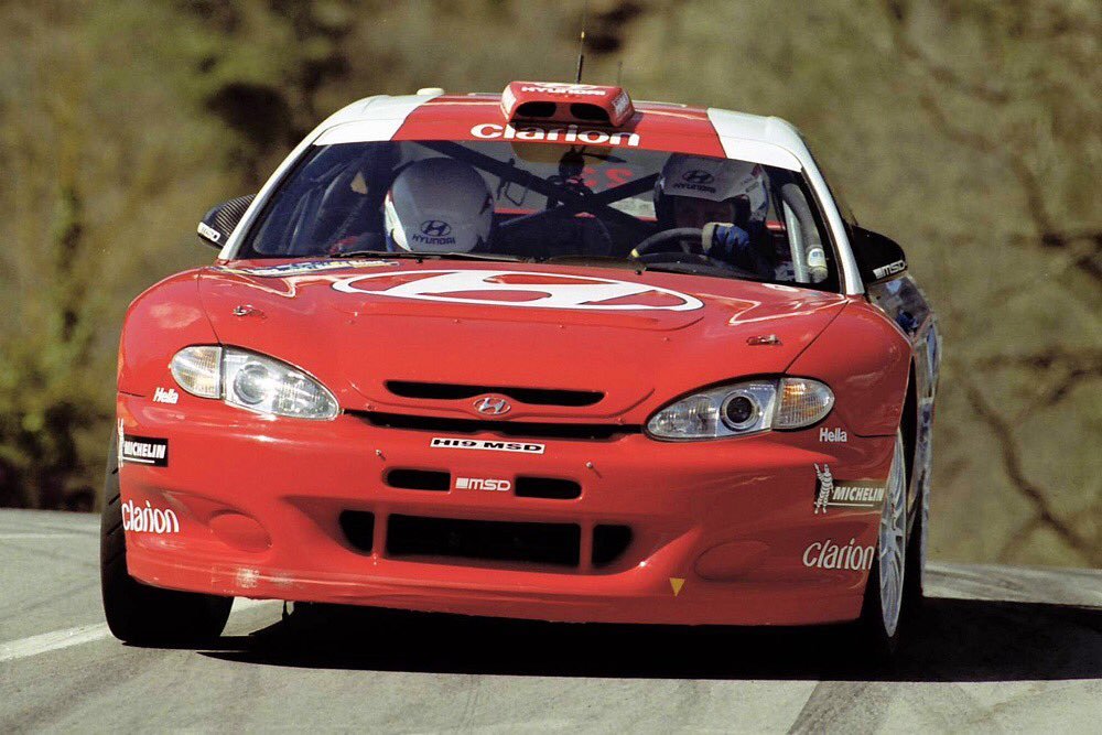 KK4_660cc's tweet photo. Hyundai Coupé Kit Car

あまり話題に出てこないけど1999年のWRCで走ってた
これ結構好き https://t.co/jKHR9BJDWM