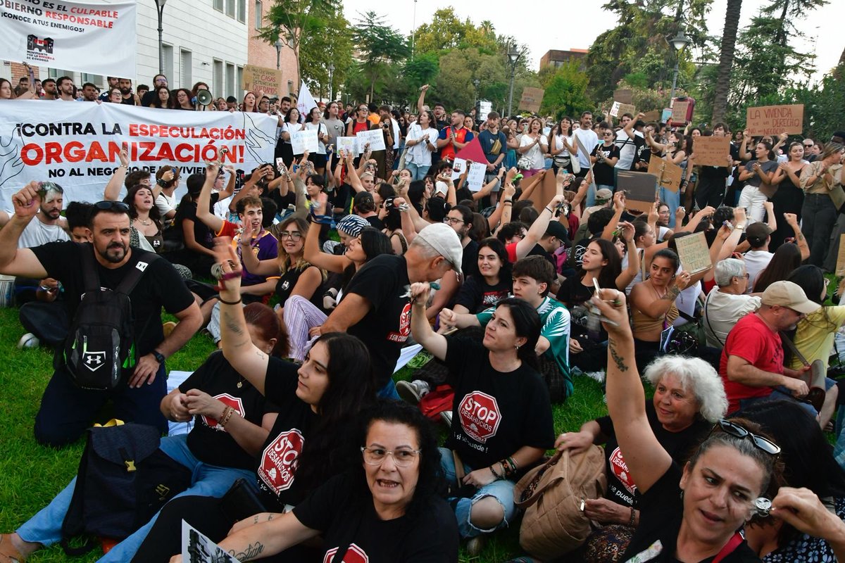 Helios_EM's tweet photo. Movilización por la vivienda y acampada hoy en Córdoba. https://t.co/RuDmaXmqYm