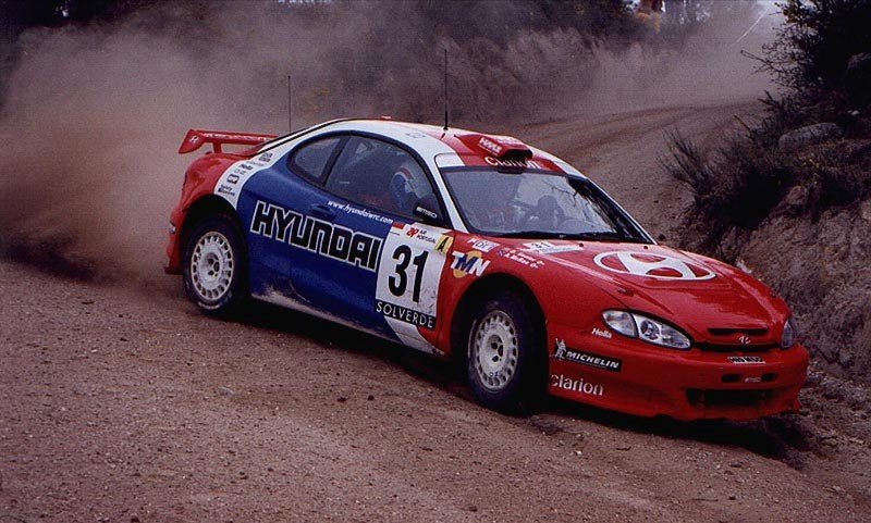 KK4_660cc's tweet photo. Hyundai Coupé Kit Car

あまり話題に出てこないけど1999年のWRCで走ってた
これ結構好き https://t.co/jKHR9BJDWM