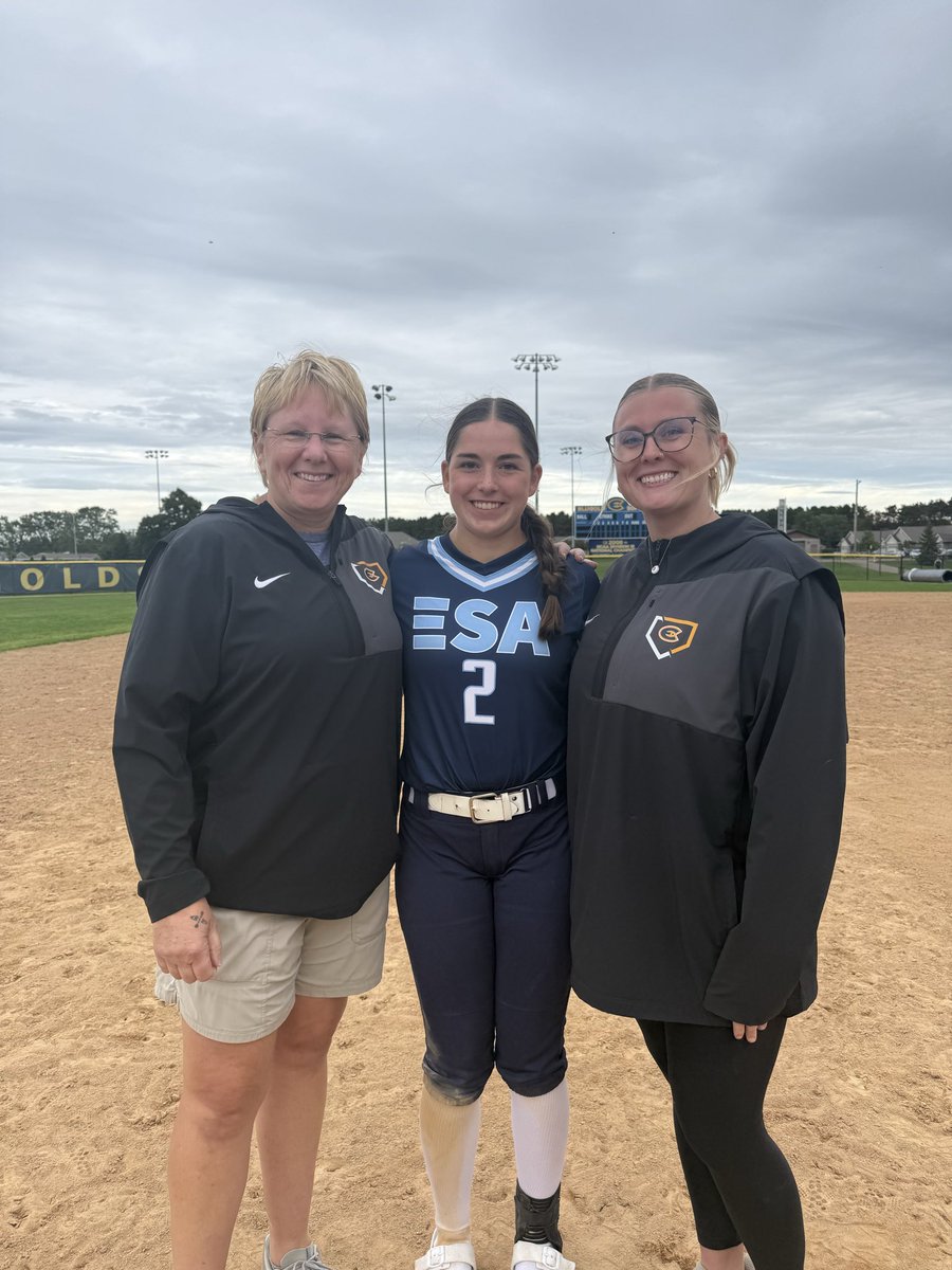 AylaK2027's tweet photo. Thank you @BlugoldCoachH and @place_abbey72 for putting together another awesome camp! Loved getting the chance to work with players and see what @UWECSoftball culture looks like. Also got lots of valuable feedback from drills and scrimmages to use this fall!! https://t.co/rU1nIloMbw