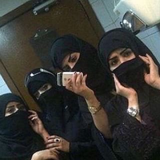 lisas31f's tweet photo. #٢٠٣٠_بلا_نقاب إلي اين ؟؟اجبار بعض  النساء في السعوديه انهم يغطون يهويتهم؟وجهك هويتك نقاب يندعس🫩✊🏻🩷 https://t.co/7KT5zzdxKz
