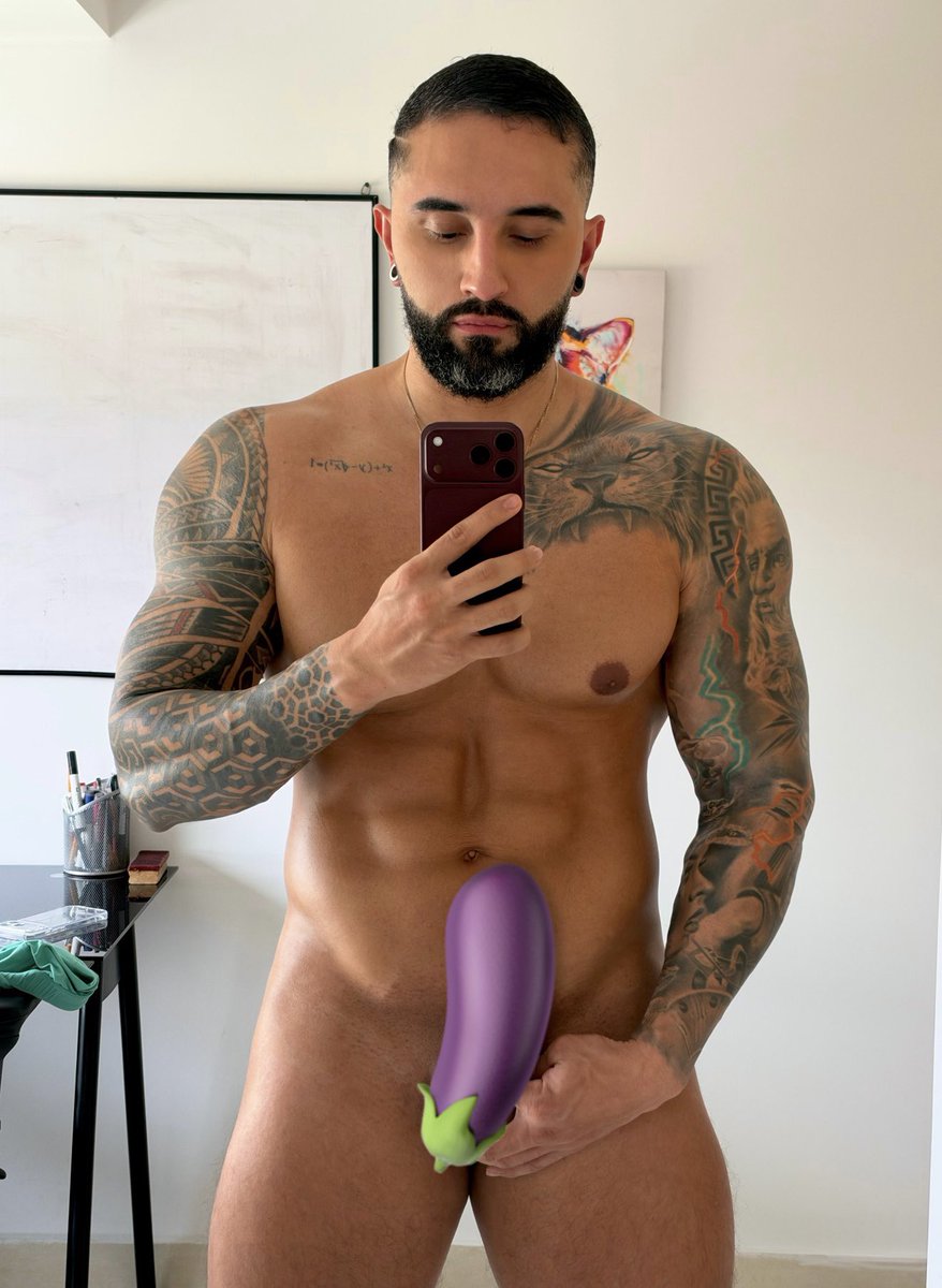 Sebasvargast93's tweet photo. Viene con nuevo paquete de emojis 😈👌 el IPhone 18 pro Max https://t.co/US9wAJBfln
