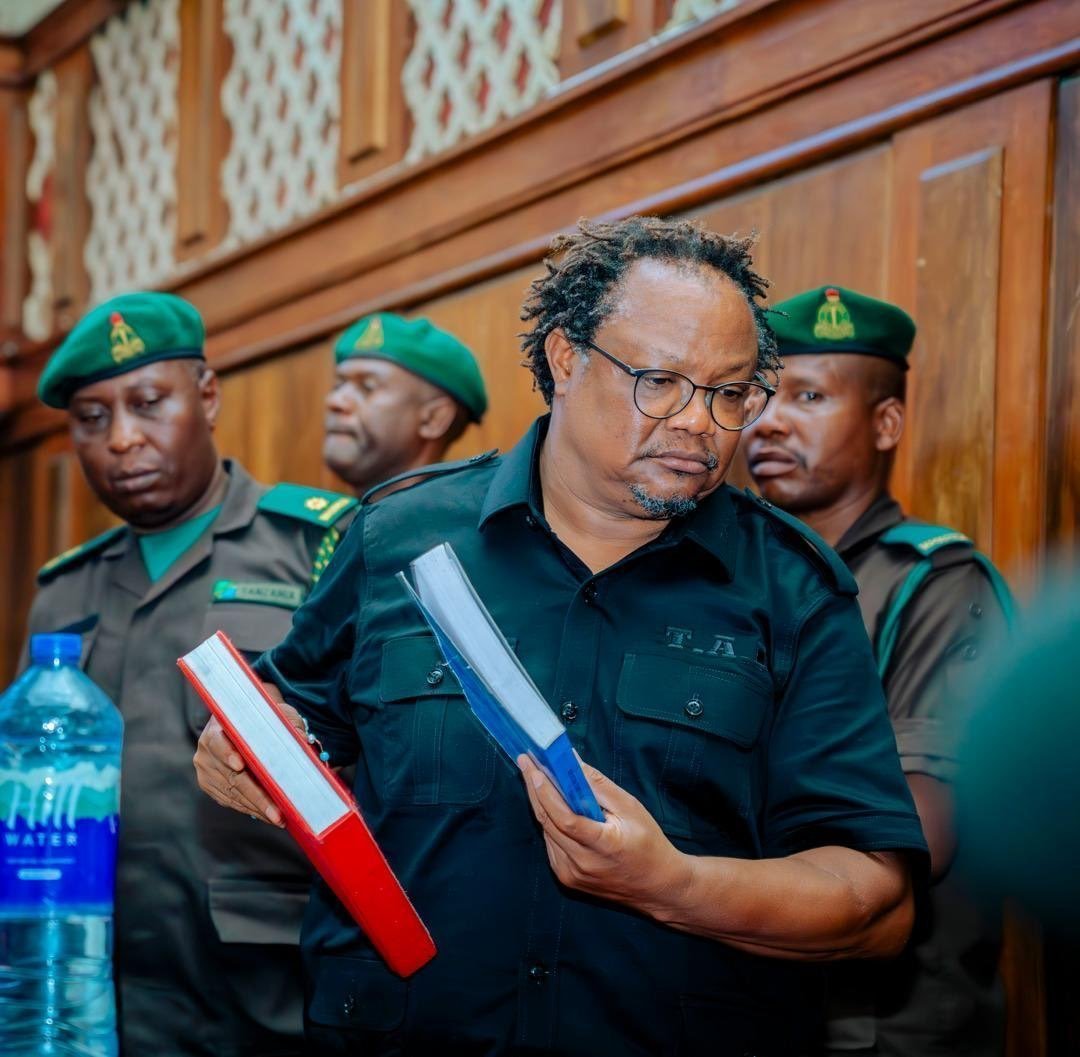 JamesJulius_'s tweet photo. "Nimepigania haki kwa sehemu kubwa ya maisha yangu ili kuwe na nchi ya demokrasia, msimamo huo umenigharimu sana, umeniletea madhira mengi. Msimamo huo kwa siku zilizobaki kwa maisha yangu  nitaendelea kuusimamia, kama ikibidi KUFA nipo tayari KUFA". 
Tundu Lissu. 28/09/2026. https://t.co/cuA2KHWHCn